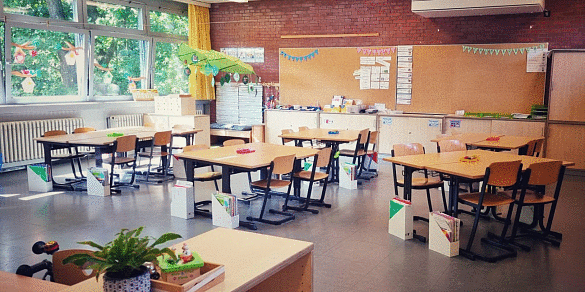 Leerer Klassenraum
